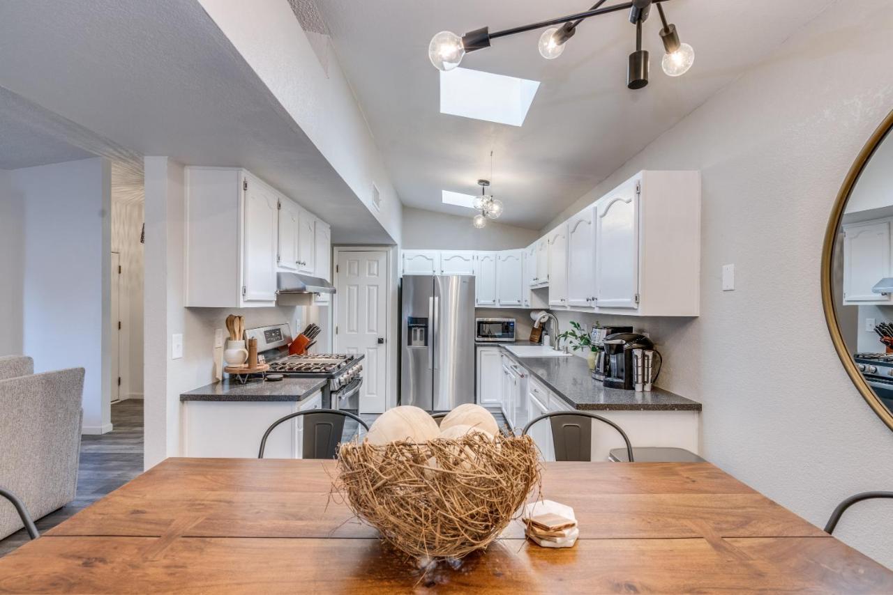 New! Modern • Family Friendly • The Desert Nest Sierra Vista Luaran gambar